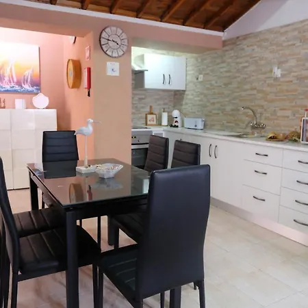 Magnolia - Casa Com Dois Quartos Junto Ao Mar - Renovada Em 2023 Mosteiros