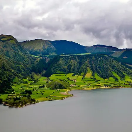 Magnolia - Casa Com Dois Quartos Junto Ao Mar - Renovada Em 2023 Semesterbostad Mosteiros (Azores)