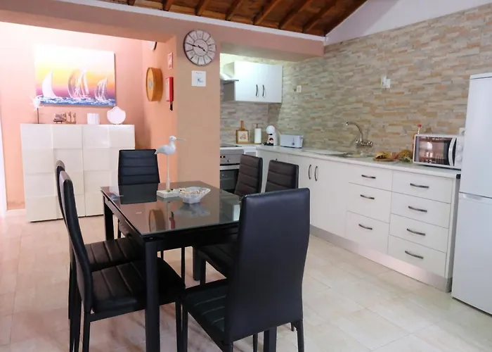 Magnolia - Casa Com Dois Quartos Junto Ao Mar - Renovada Em 2023 Mosteiros